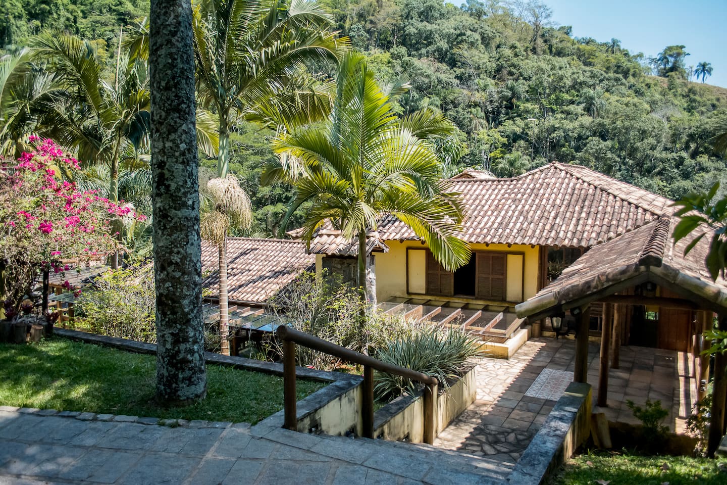 Casa Capuava — sede anexa com piscina, sauna e área de lazer